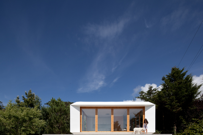 Illustration for article titled This Beautiful Pre-Fab House Has the Same Price of a Family Car
